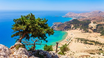 Παραλία Τσαμπίκα με τα κρυστάλλινα, ζεστά και ρηχά νερά