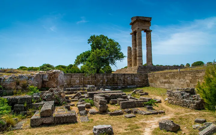 Ο ναός του Απόλλωνα στην ακρόπολη της Ρόδου