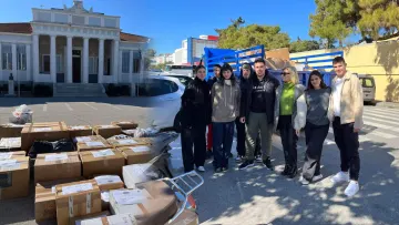 48 κούτες με είδη πρώτης ανάγκης παρέδωσε το 2ο Λύκειο Ρόδου «Καζούλλειο»