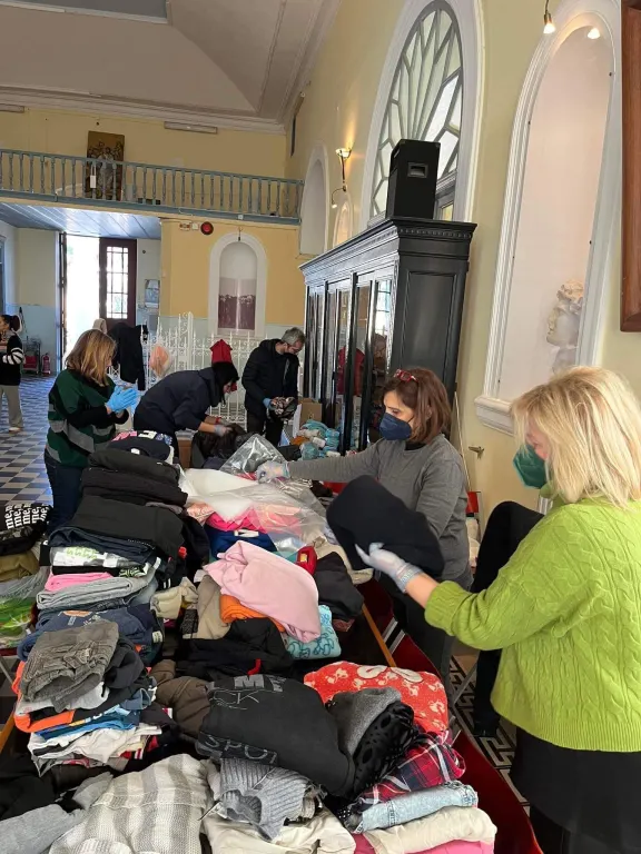 48 κούτες με είδη πρώτης ανάγκης παρέδωσε το 2ο Λύκειο Ρόδου «Καζούλλειο»