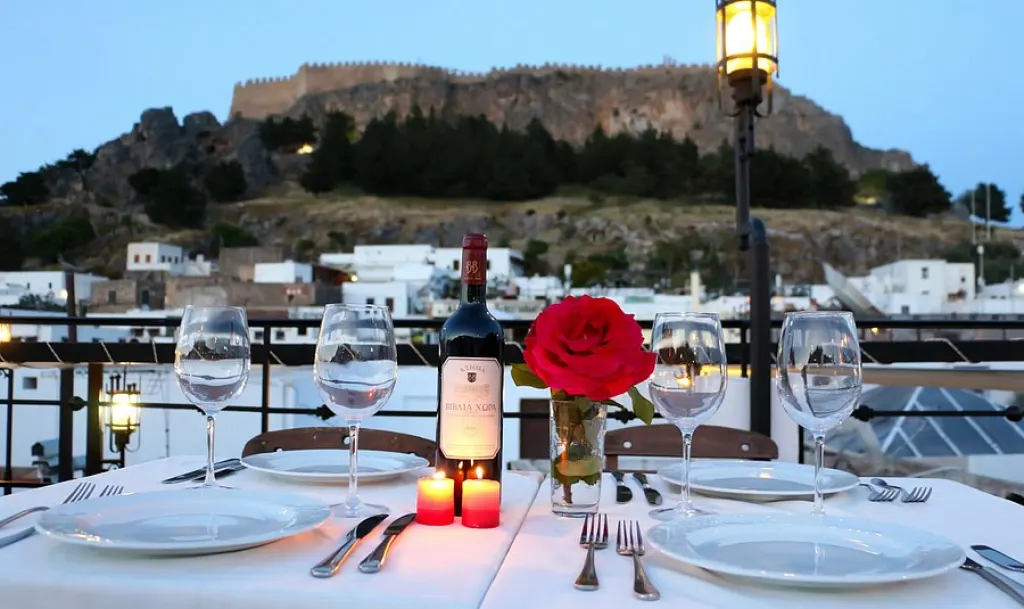 Lindos Rooftop Dinner – 9 Magical Reasons to Experience a Candlelit Dinner Under the Acropolis